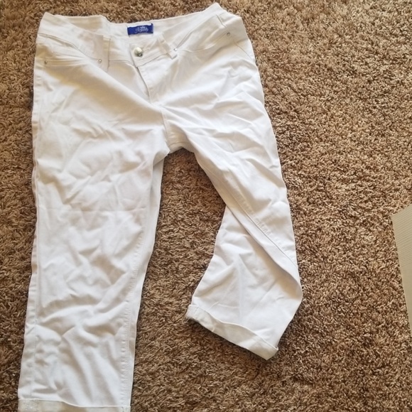 Capries - Picture 3 of 3